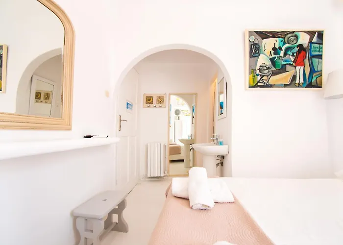 Delfines 2* Mykonos Town